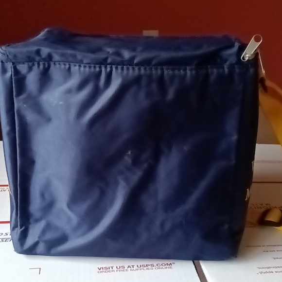 West Virginia Mountaineers insulated 6 pack/ Lunch - Picture 4 of 8